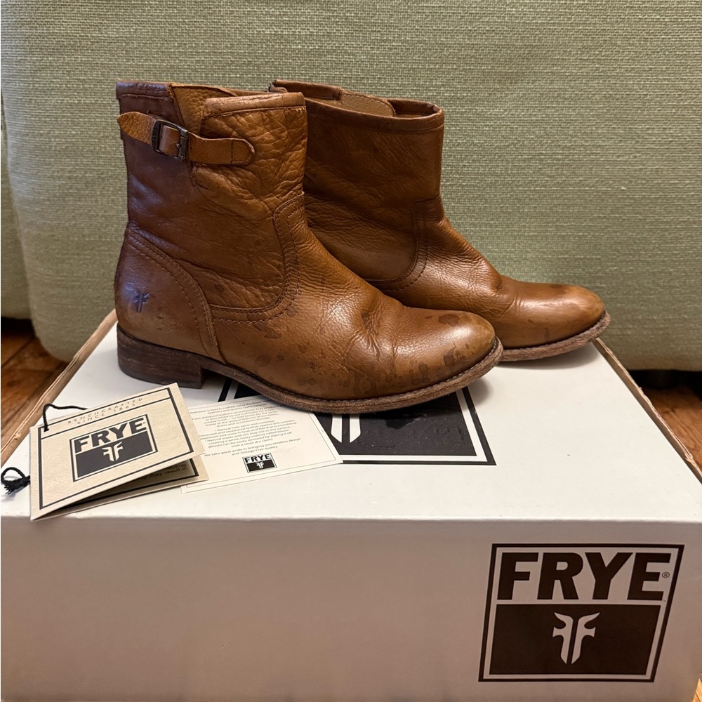 Frye Pippa Back Zip Short Boot Cognac Size 6.5